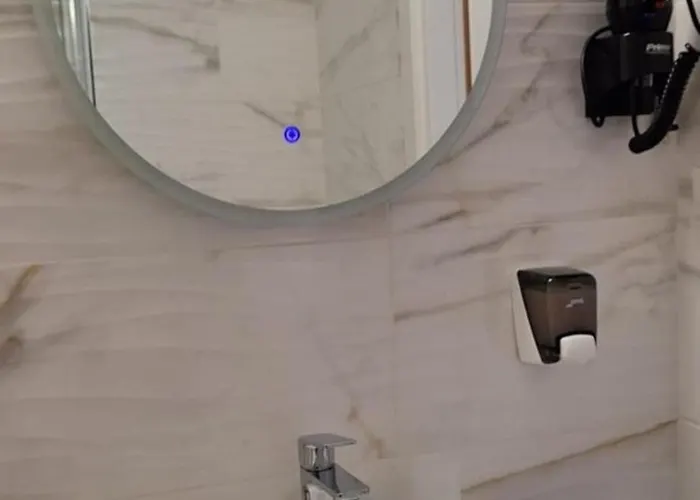 Mani Holidays Неон-Оитилон